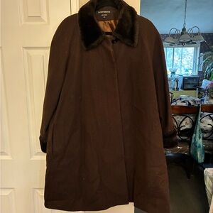 Elegant Brown Cape with Faux Fur Collar